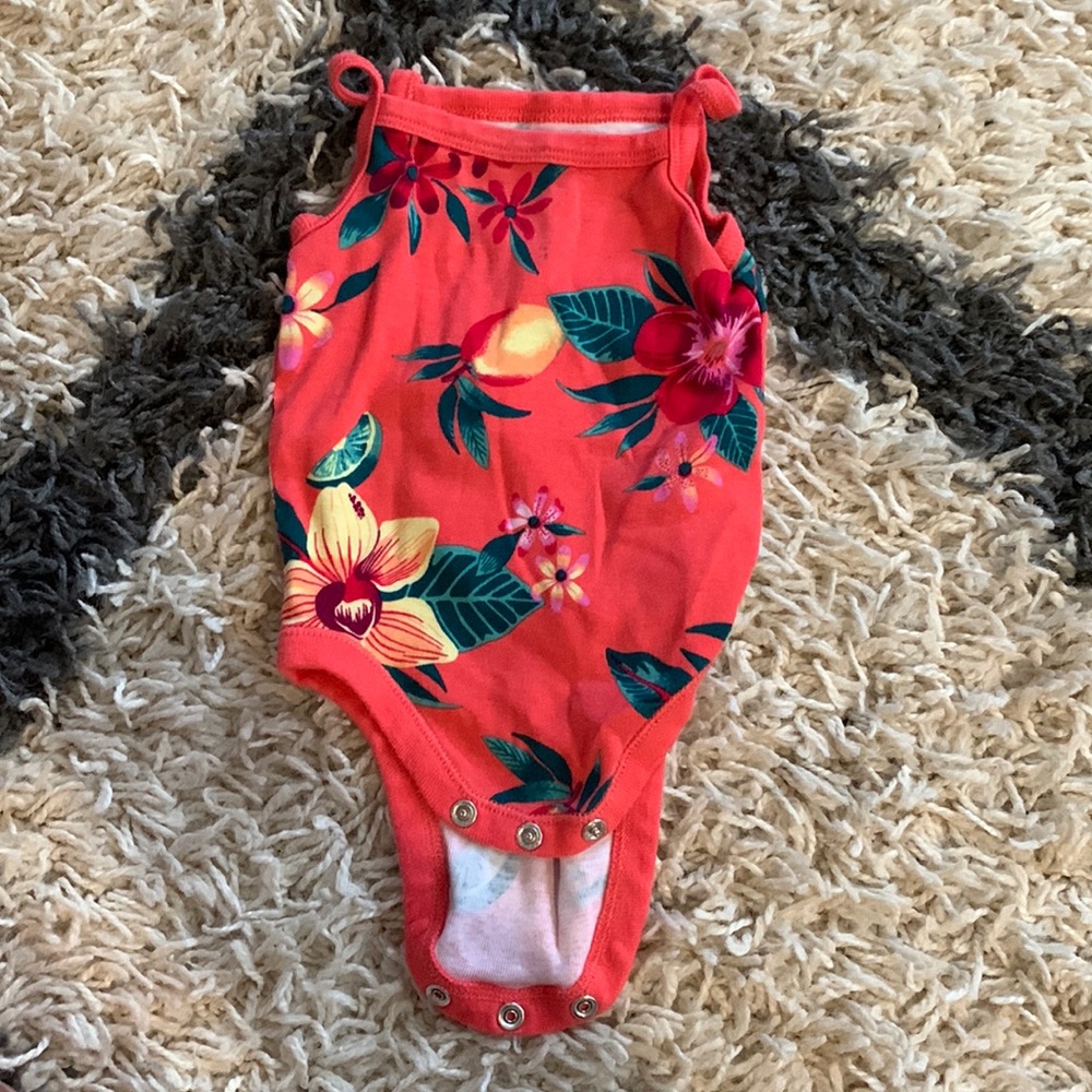 (5/$10) 🌼 Floral tank onesie 3-6M